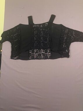 Millau Black Floral Lace Cold Shoulder Crop Top S

Description: